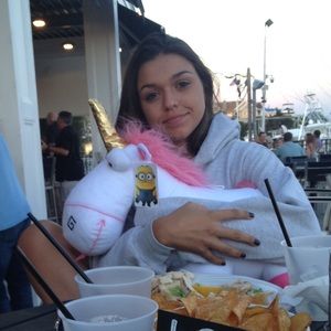 Meet your Posher, Caroline